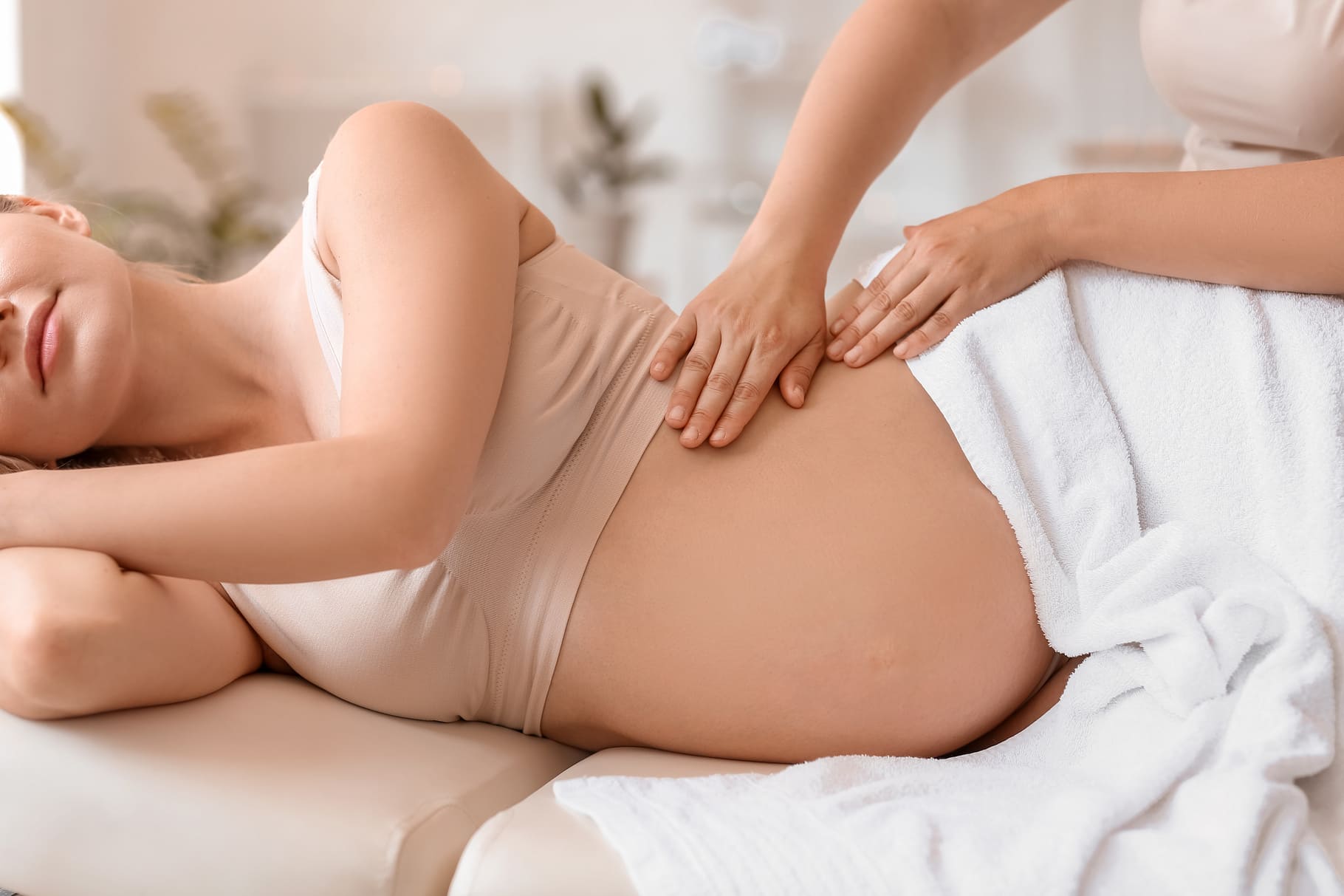 Masaż prenatalny – na czym polega i jakie przynosi korzyści przyszłej mamie?